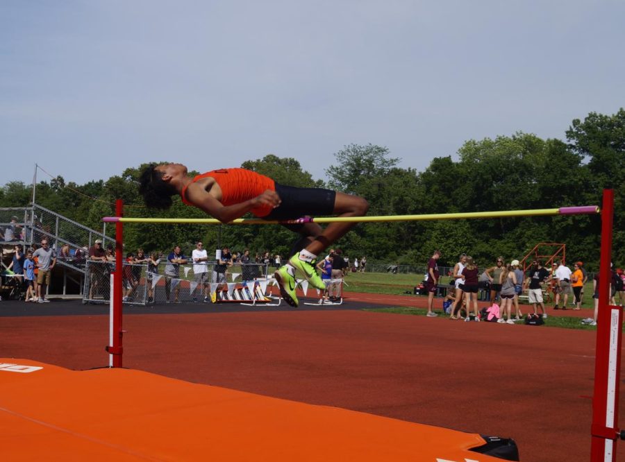 Gabe Steele qualified for state in the high jump, finishing fourth in the sectional. 
