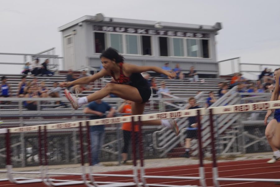 Jazzi Merideth took second to qualify for state in the 100m hurdles.