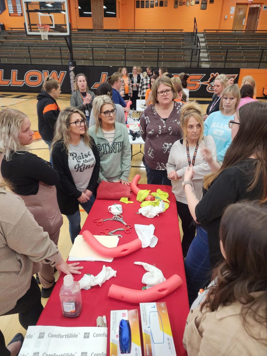 Grade school Paraprofessionals leaning how to stop the bleed