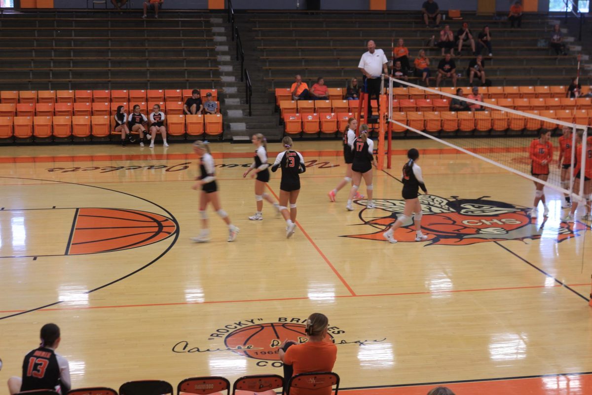 Girl's Volleyball Falls to Wesclin