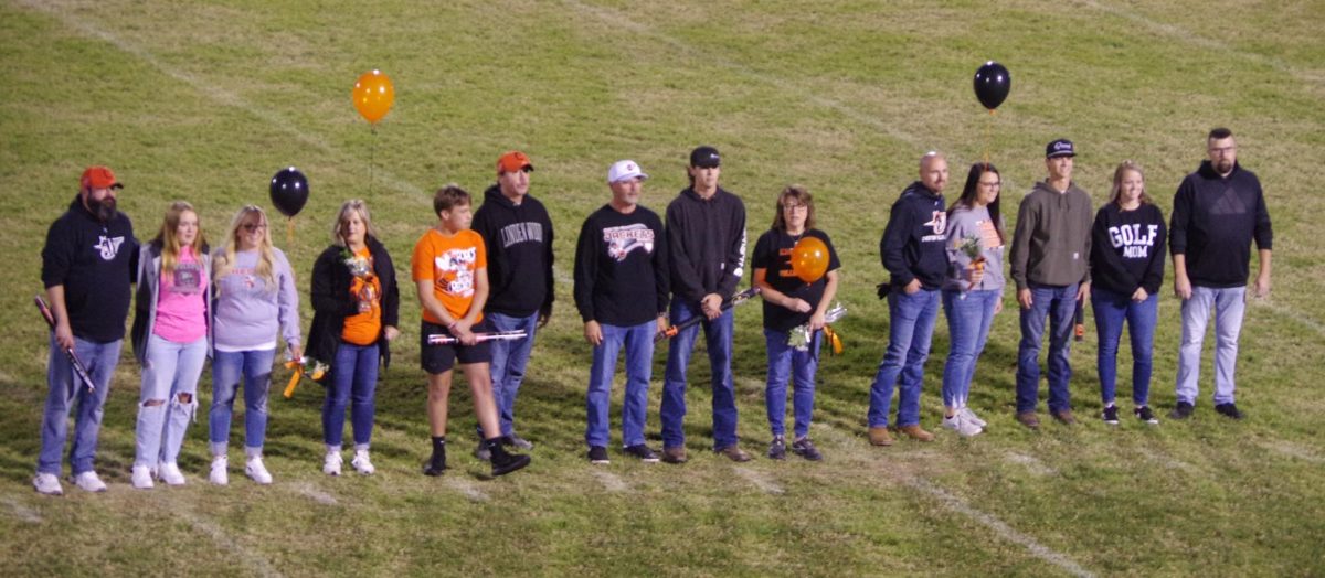 All Four Golf Seniors With Their Parents