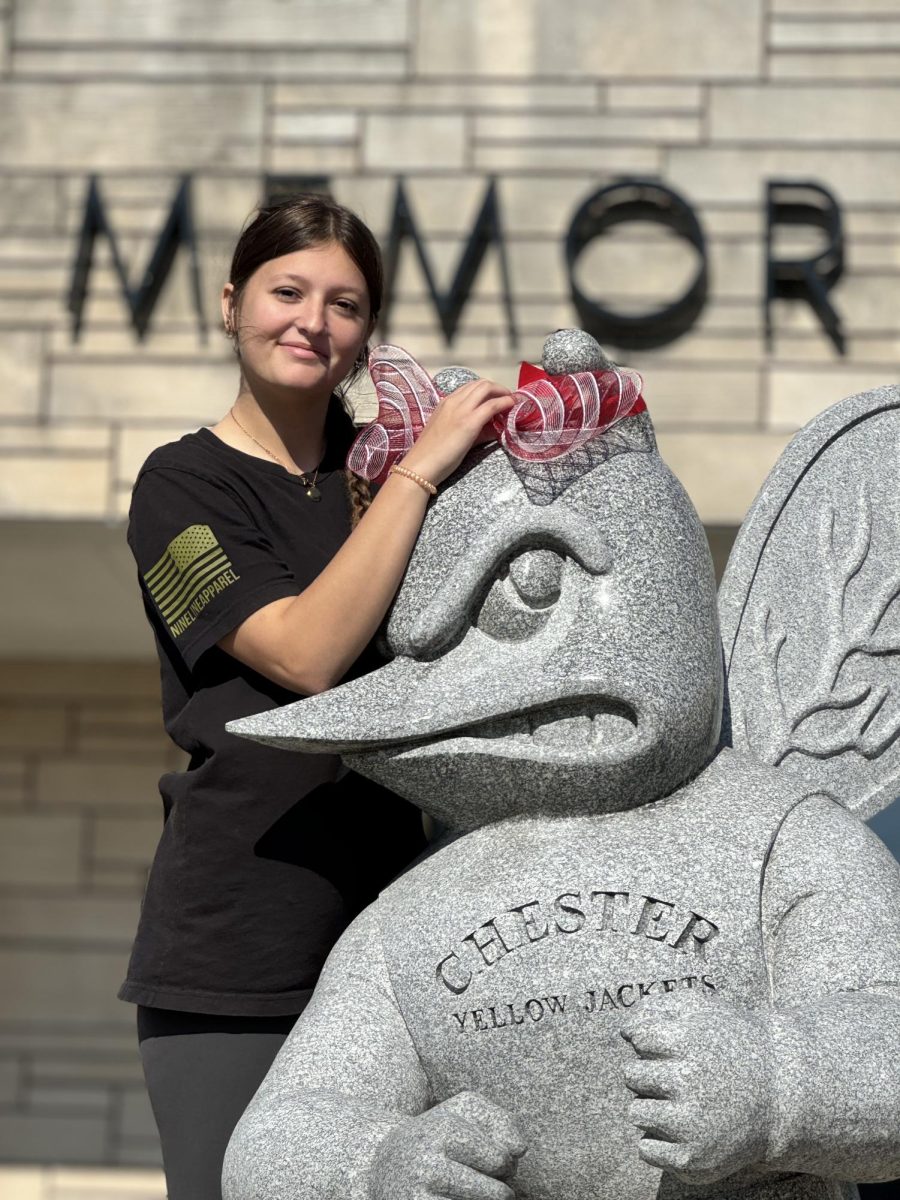 SADD Member tying a ribbon to the Yellowjacket statue