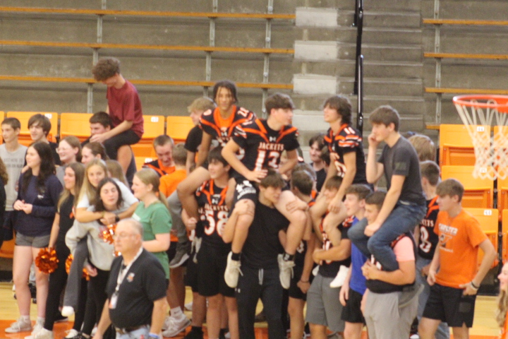 Sophomores doing class cheer