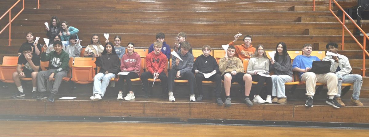 Mrs. Hankins's 3rd Hr Physical Science Class getting ready for their airplane lab
